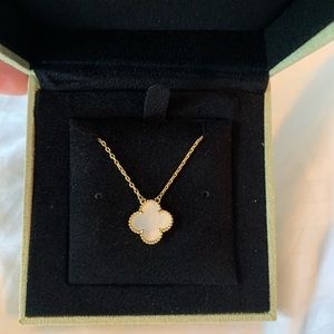 Van Cleef & Arpels mother of pearl necklace
